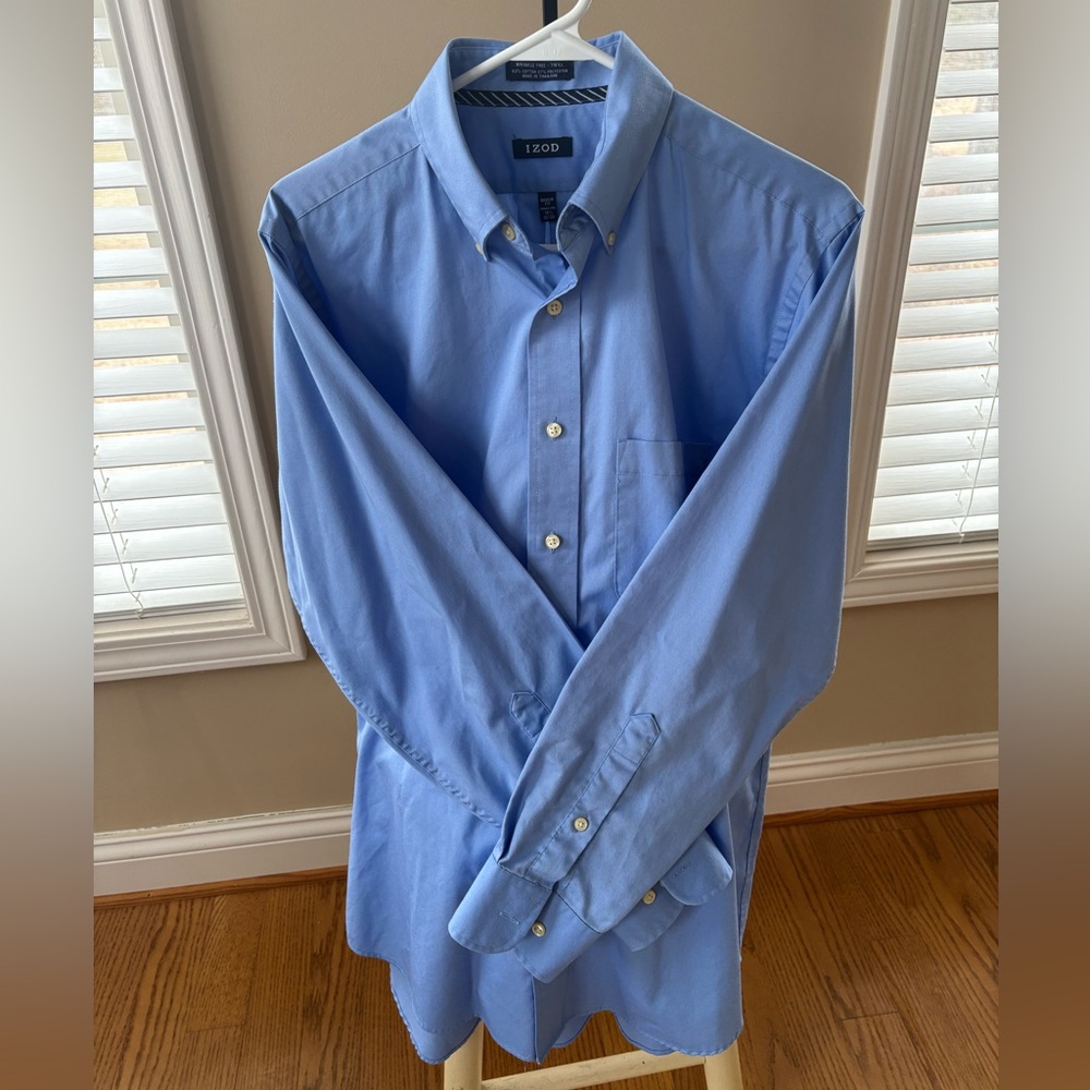 Izod Men's Light Blue Casual Button Down Shirt